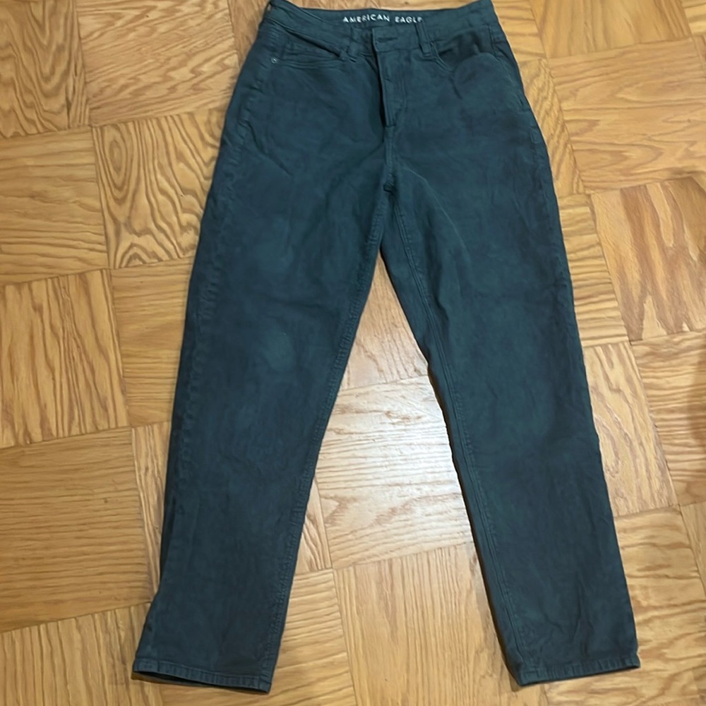 American Eagle mom straight Jean corduroy green size 6